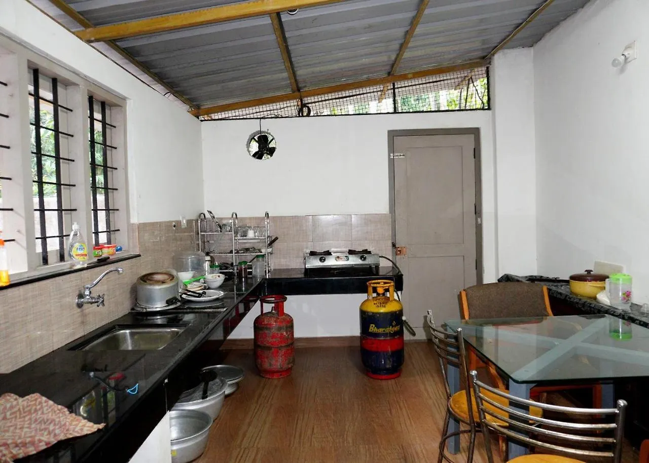 Padinjarathara Natura Homestay וילה